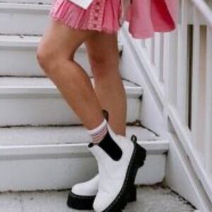 SALE NWT Dr Martens 2976 Smooth Leather Platform Chelsea Boots White Size 7